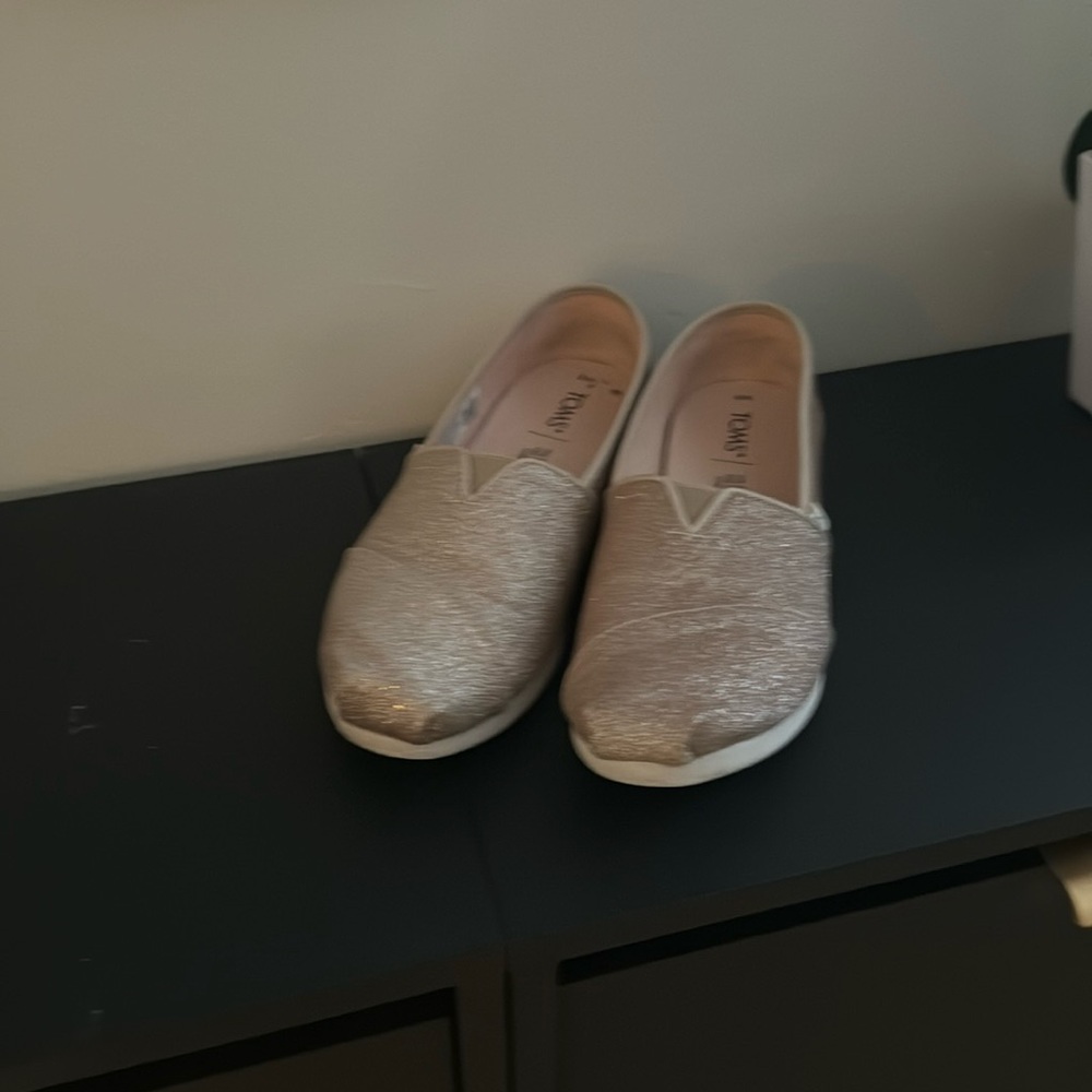 Tom’s size 8